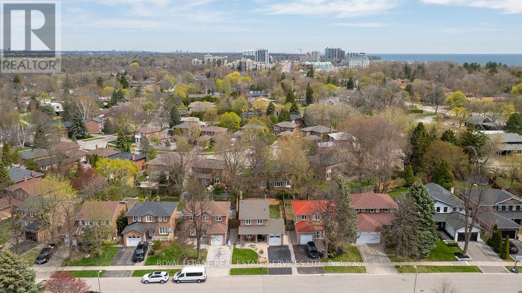 143 Speyside Drive, Oakville (Br Bronte), Ontario  L6L 5Y1 - Photo 43 - W12353715
