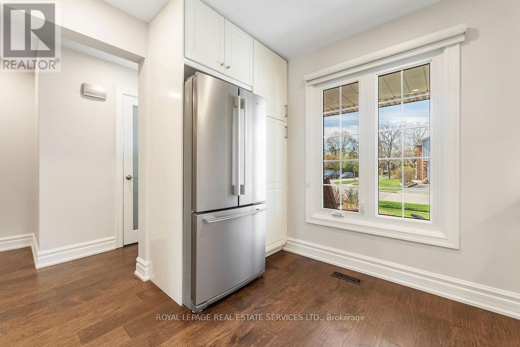143 Speyside Drive, Oakville (Br Bronte), Ontario  L6L 5Y1 - Photo 8 - W12353715