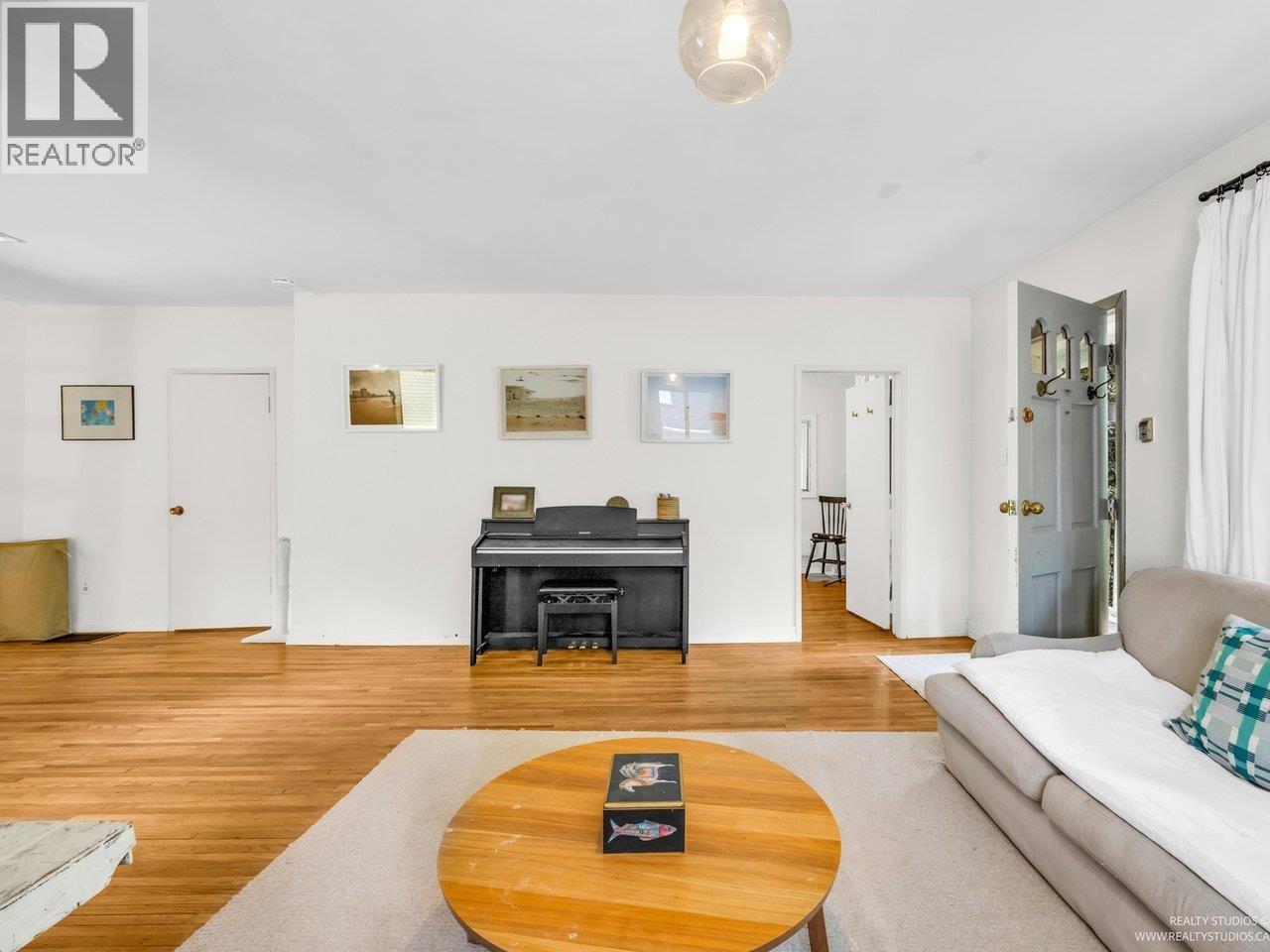 1706 Deep Cove Road, North Vancouver, British Columbia V7G 1S5 - Photo 18 - R3038426