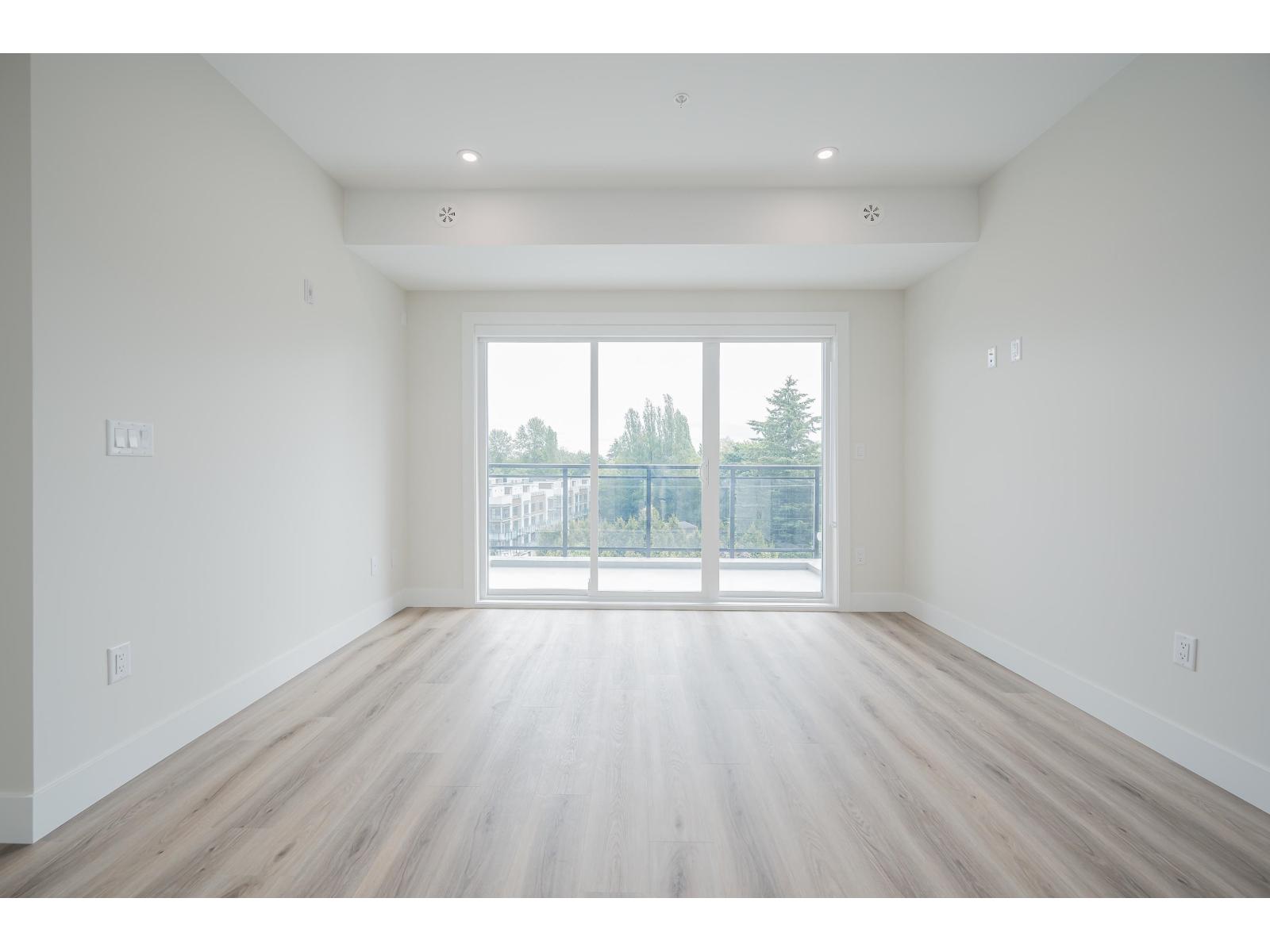 402 6285 King George Boulevard, Surrey, British Columbia V3X 0L3 - Photo 5 - R3038302