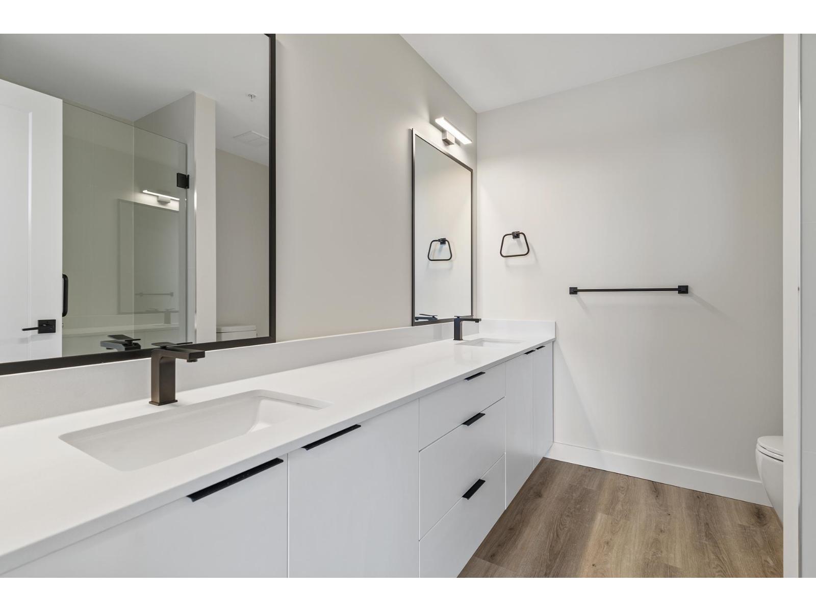 402 6285 King George Boulevard, Surrey, British Columbia V3X 0L3 - Photo 8 - R3038302