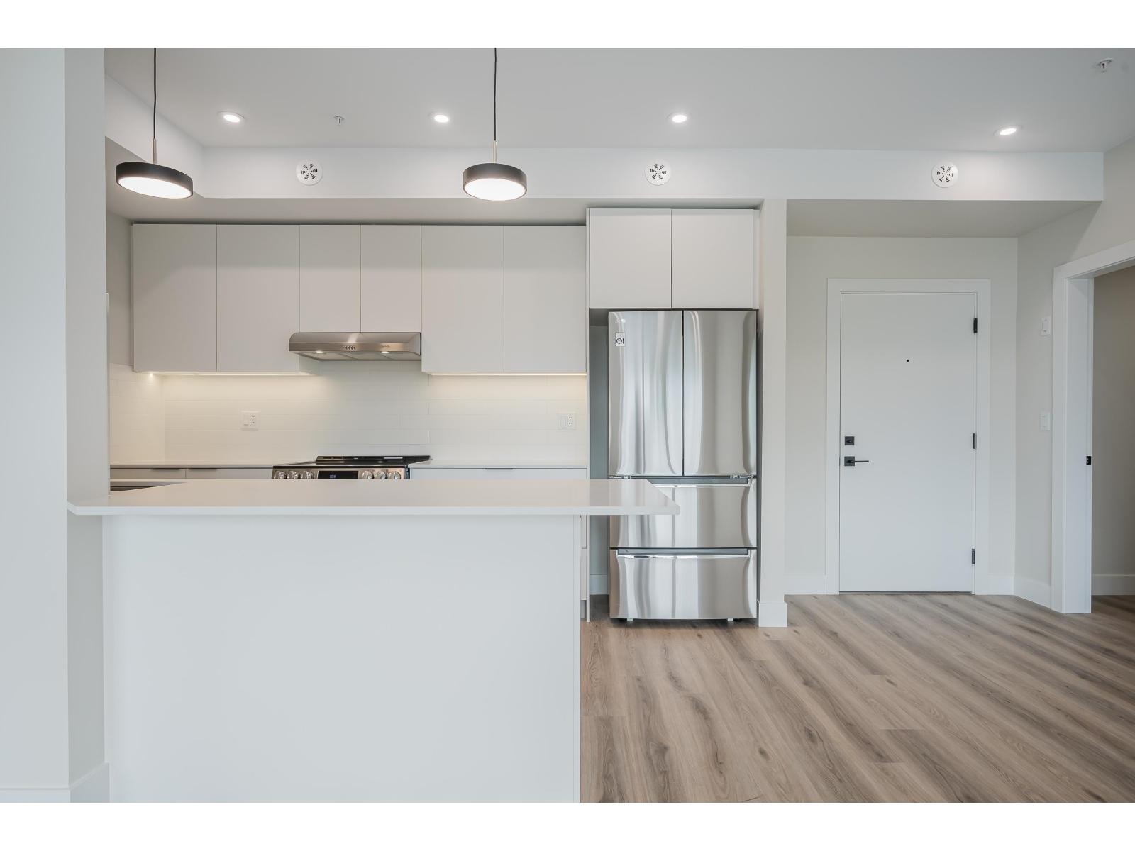 402 6285 King George Boulevard, Surrey, British Columbia V3X 0L3 - Photo 2 - R3038302