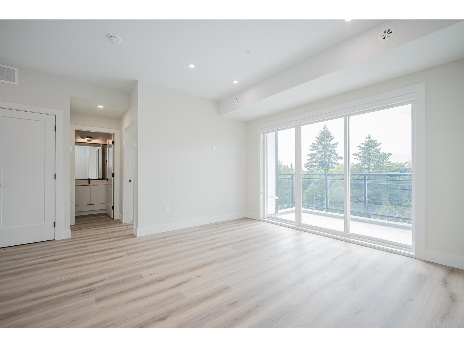 402 6285 King George Boulevard, Surrey, British Columbia V3X 0L3 - Photo 4 - R3038302