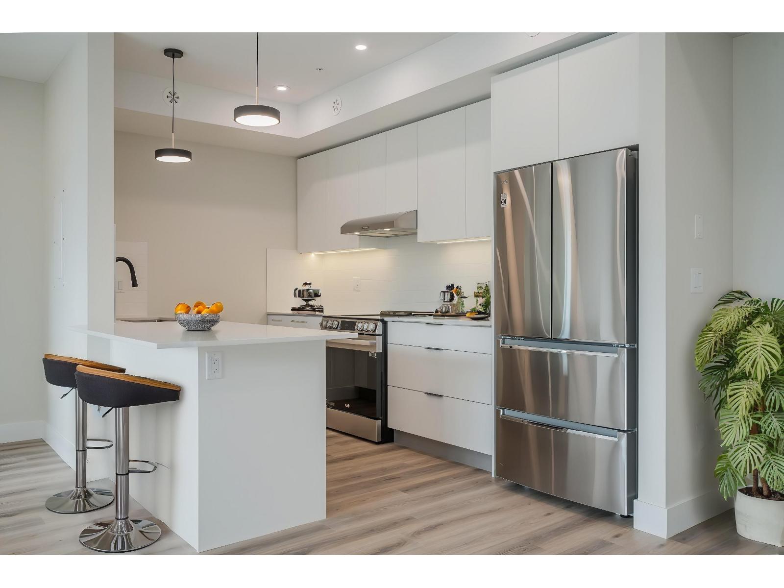 402 6285 King George Boulevard, Surrey, British Columbia V3X 0L3 - Photo 1 - R3038302