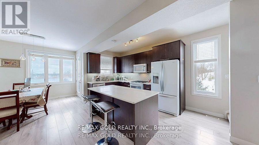 997 West Village Square, London North, Ontario  N6H 0J7 - Photo 11 - X12353751