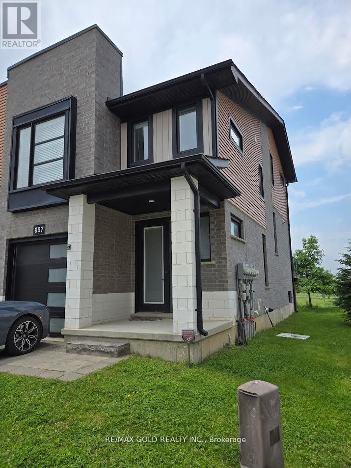 997 West Village Square, London North, Ontario  N6H 0J7 - Photo 2 - X12353751