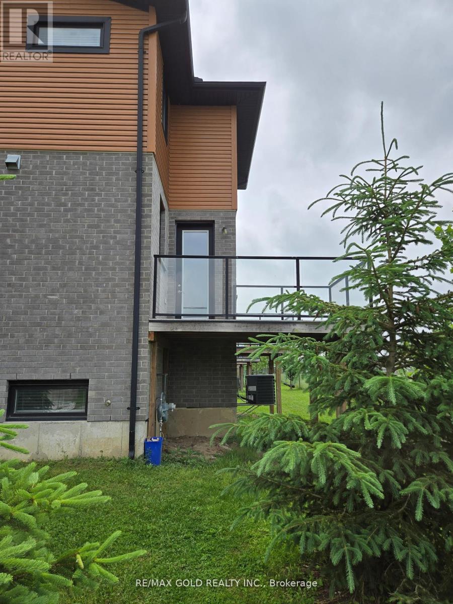 997 West Village Square, London North, Ontario  N6H 0J7 - Photo 39 - X12353751