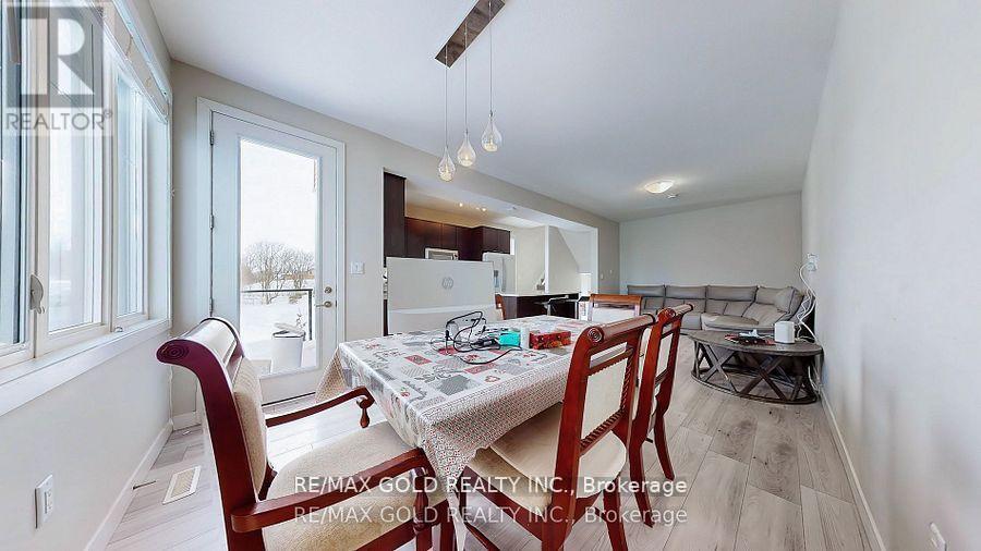 997 West Village Square, London North, Ontario  N6H 0J7 - Photo 7 - X12353751