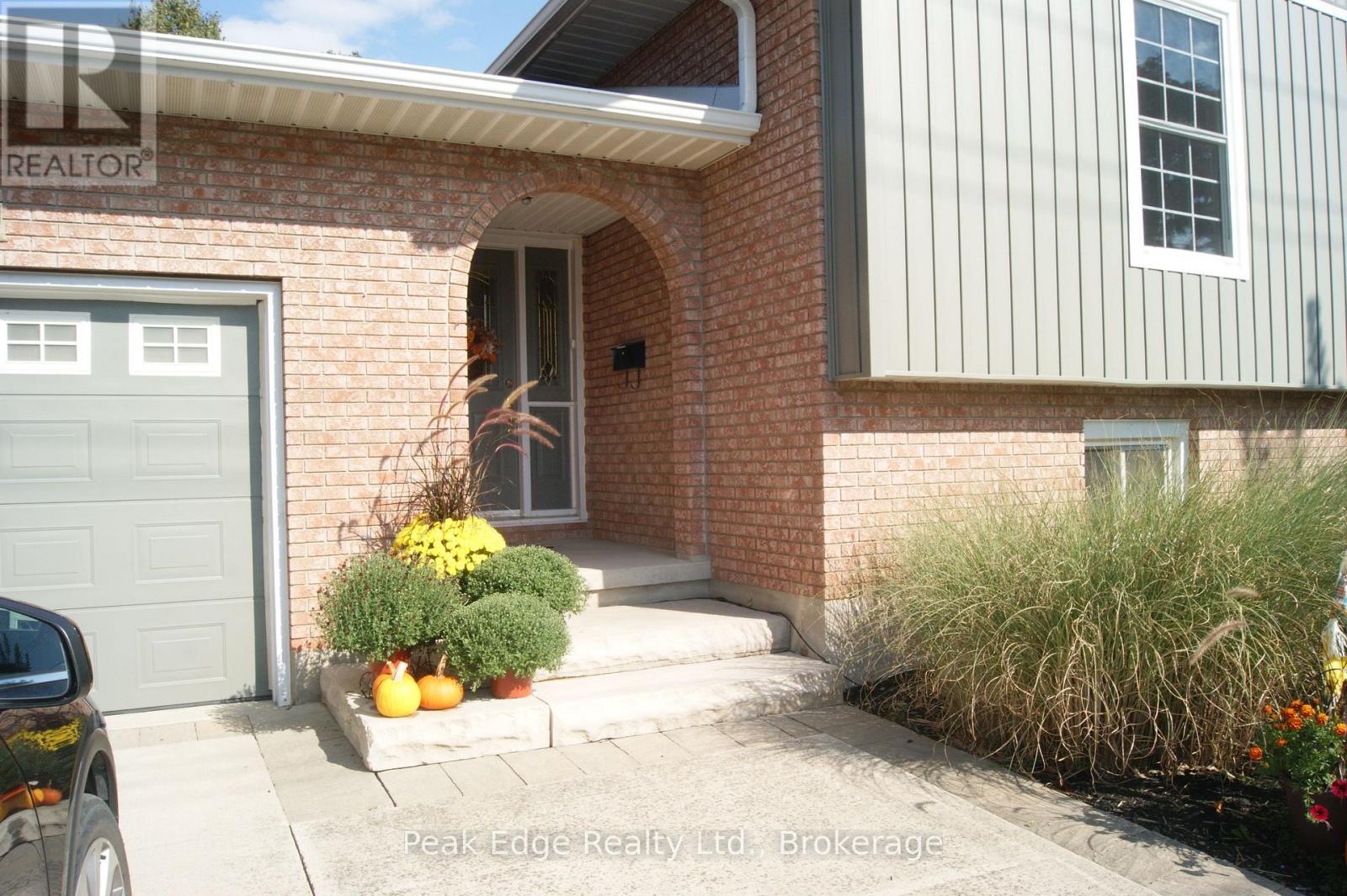 671 21st A Avenue, Hanover, Ontario  N4N 3M2 - Photo 3 - X12353764