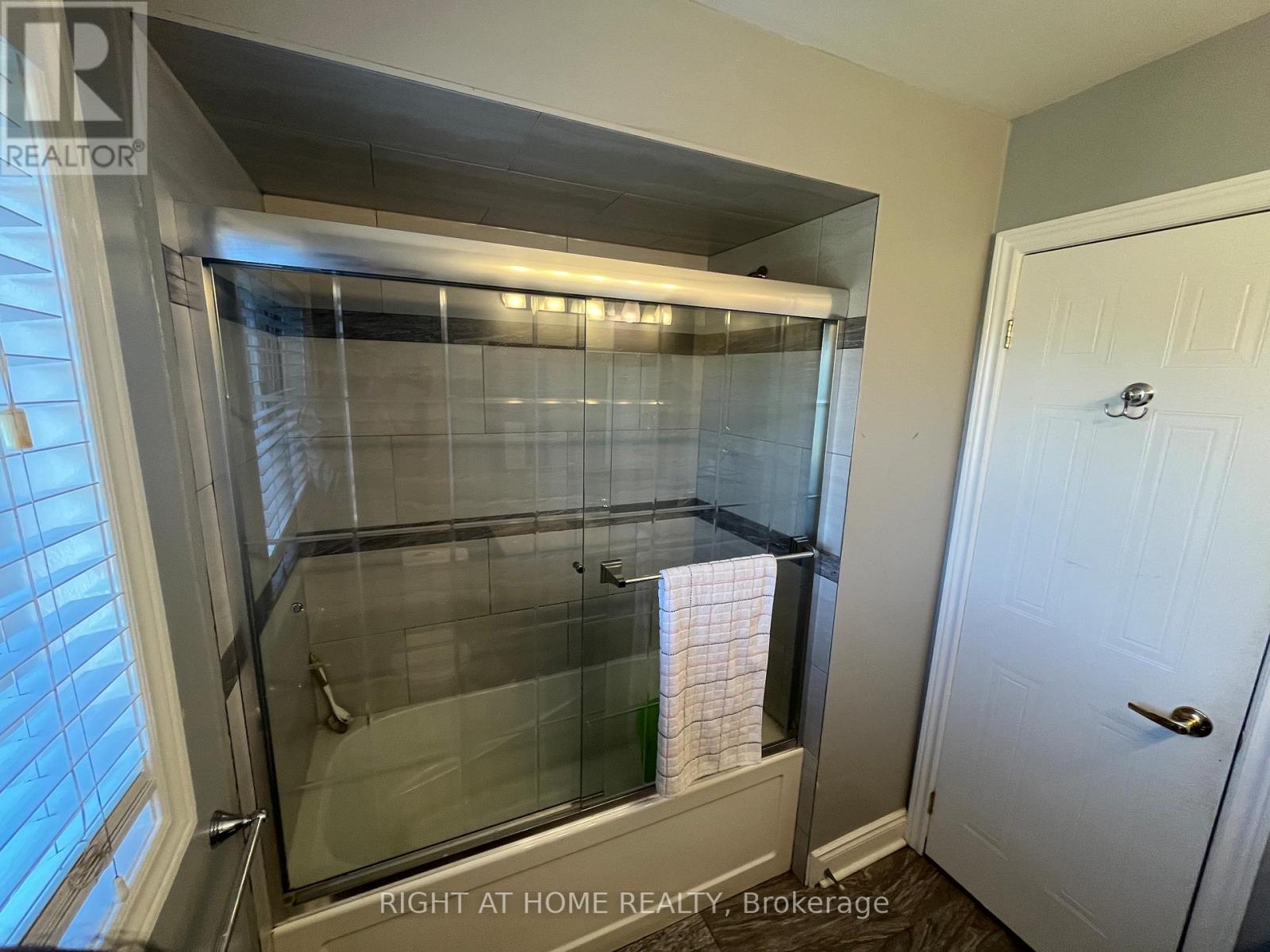 34 Drinkwater Road N, Brampton (Fletcher's West), Ontario  L6Y 4T5 - Photo 15 - W12353776