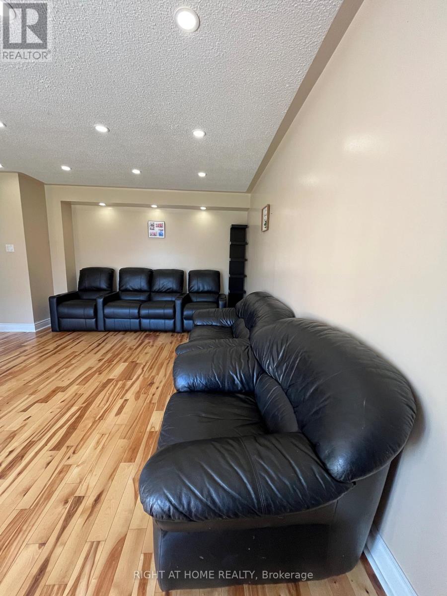 34 Drinkwater Road N, Brampton (Fletcher's West), Ontario  L6Y 4T5 - Photo 17 - W12353776