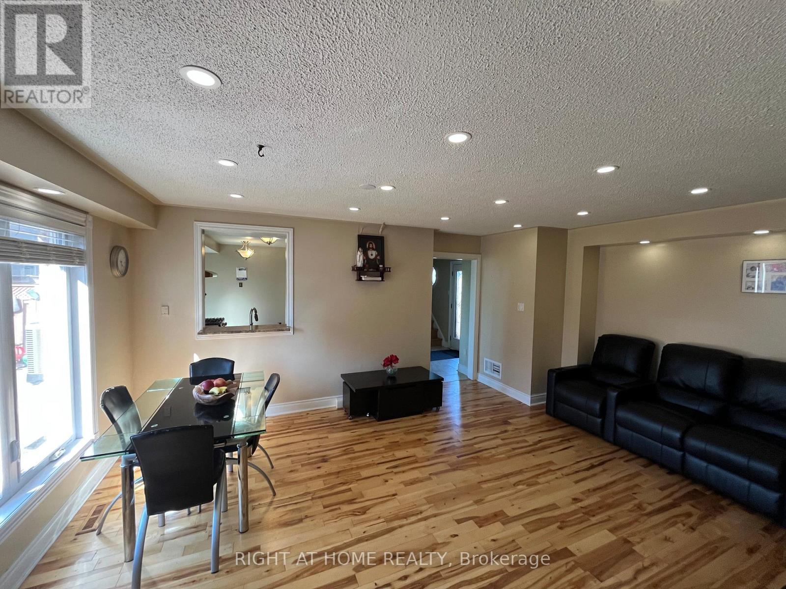 34 Drinkwater Road N, Brampton (Fletcher's West), Ontario  L6Y 4T5 - Photo 18 - W12353776