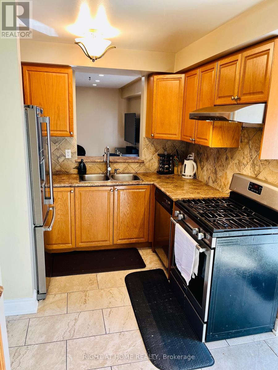 34 Drinkwater Road N, Brampton (Fletcher's West), Ontario  L6Y 4T5 - Photo 20 - W12353776