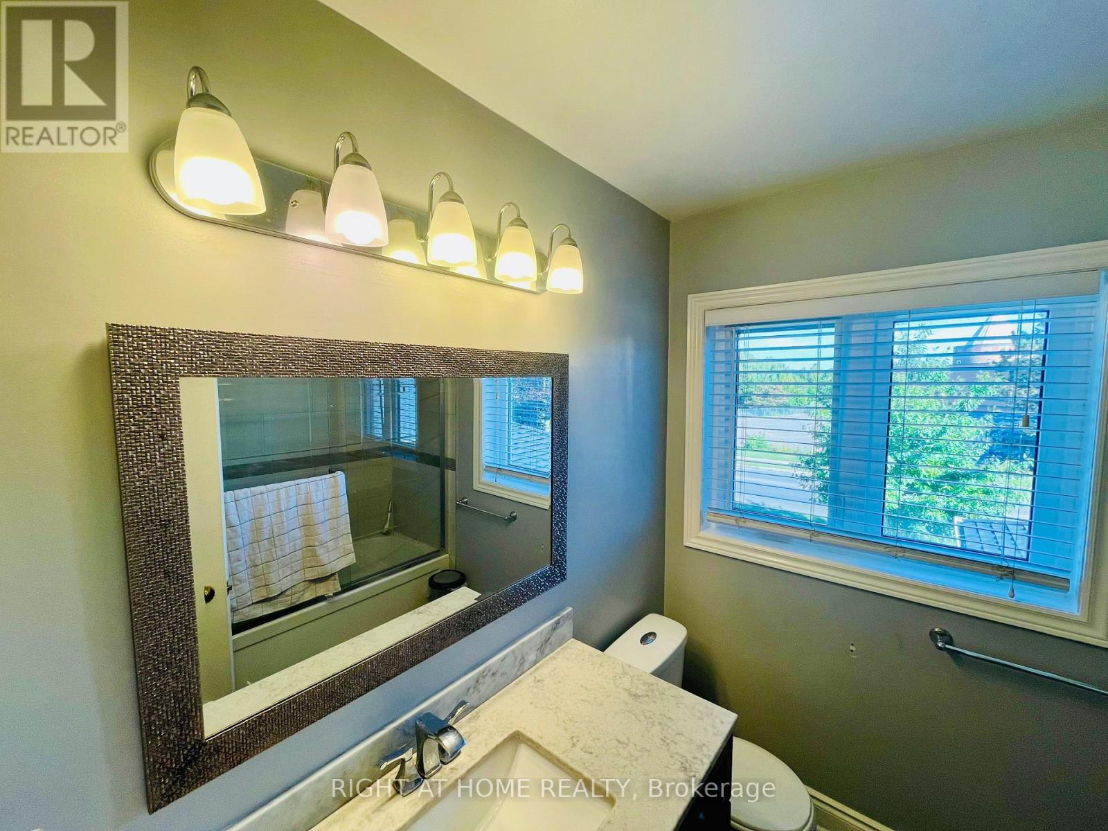 34 Drinkwater Road N, Brampton (Fletcher's West), Ontario  L6Y 4T5 - Photo 21 - W12353776