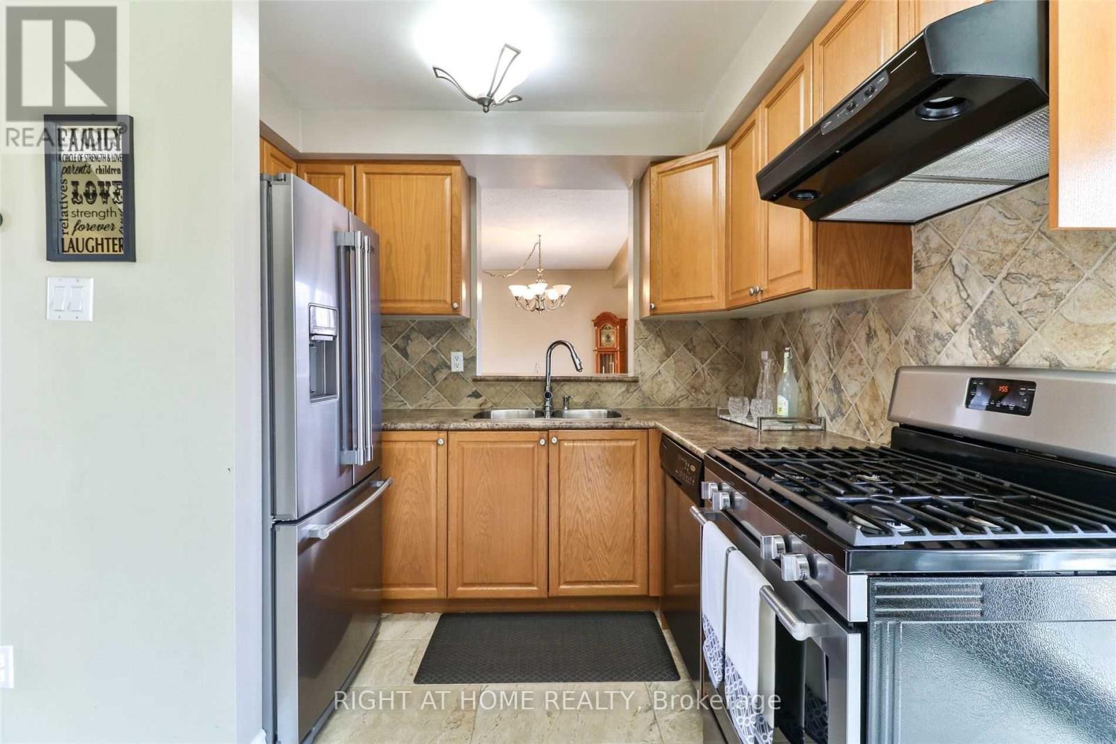 34 Drinkwater Road N, Brampton (Fletcher's West), Ontario  L6Y 4T5 - Photo 23 - W12353776