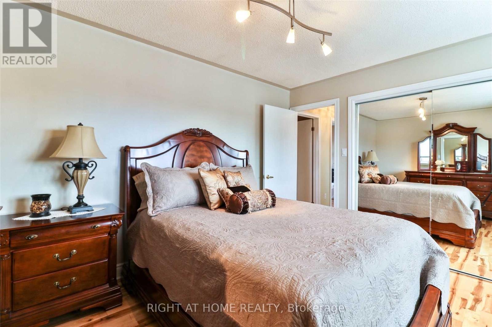 34 Drinkwater Road N, Brampton (Fletcher's West), Ontario  L6Y 4T5 - Photo 26 - W12353776