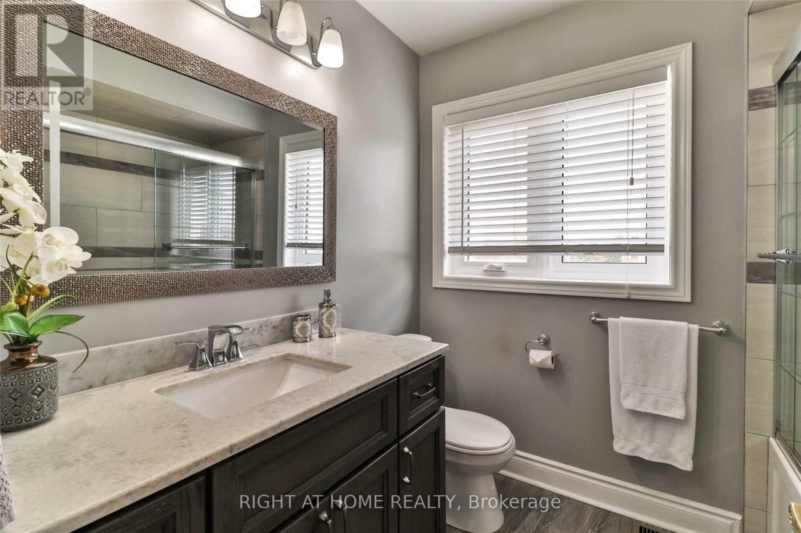 34 Drinkwater Road N, Brampton (Fletcher's West), Ontario  L6Y 4T5 - Photo 27 - W12353776