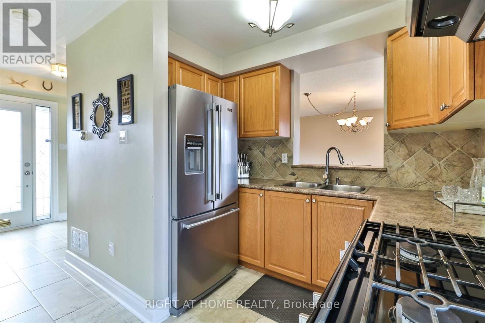 34 Drinkwater Road N, Brampton (Fletcher's West), Ontario  L6Y 4T5 - Photo 31 - W12353776