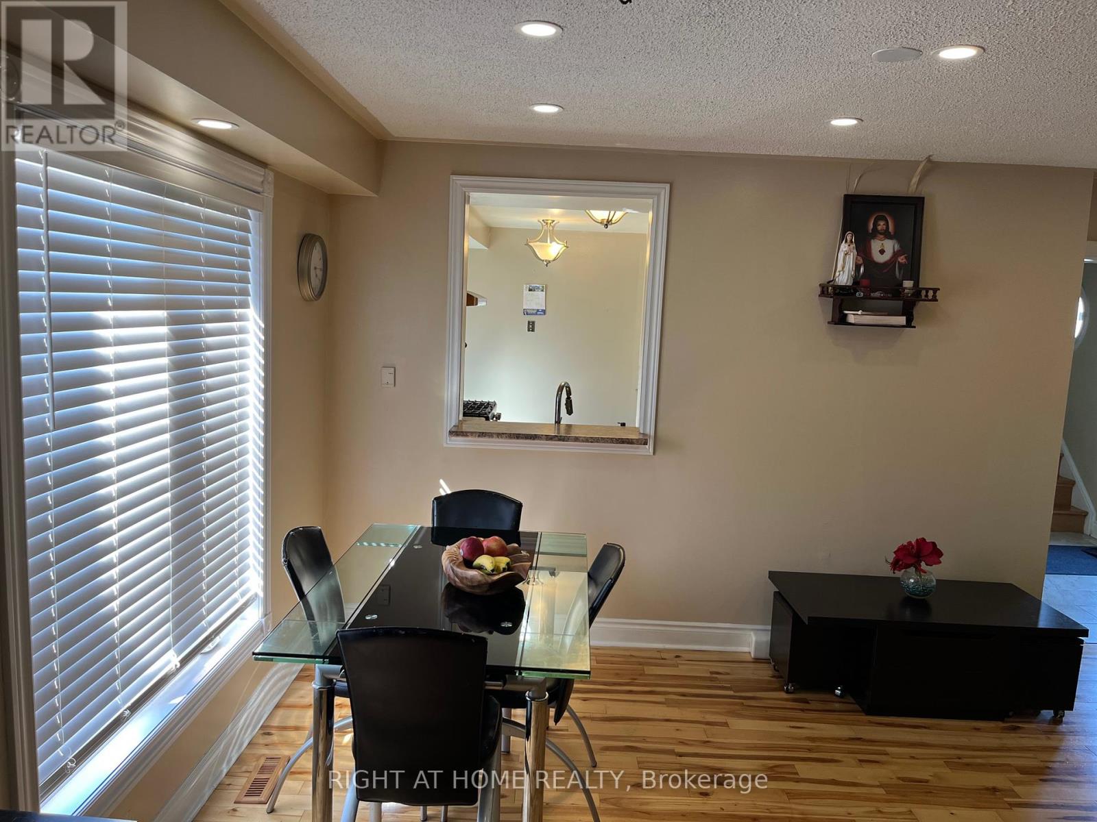 34 Drinkwater Road N, Brampton (Fletcher's West), Ontario  L6Y 4T5 - Photo 5 - W12353776