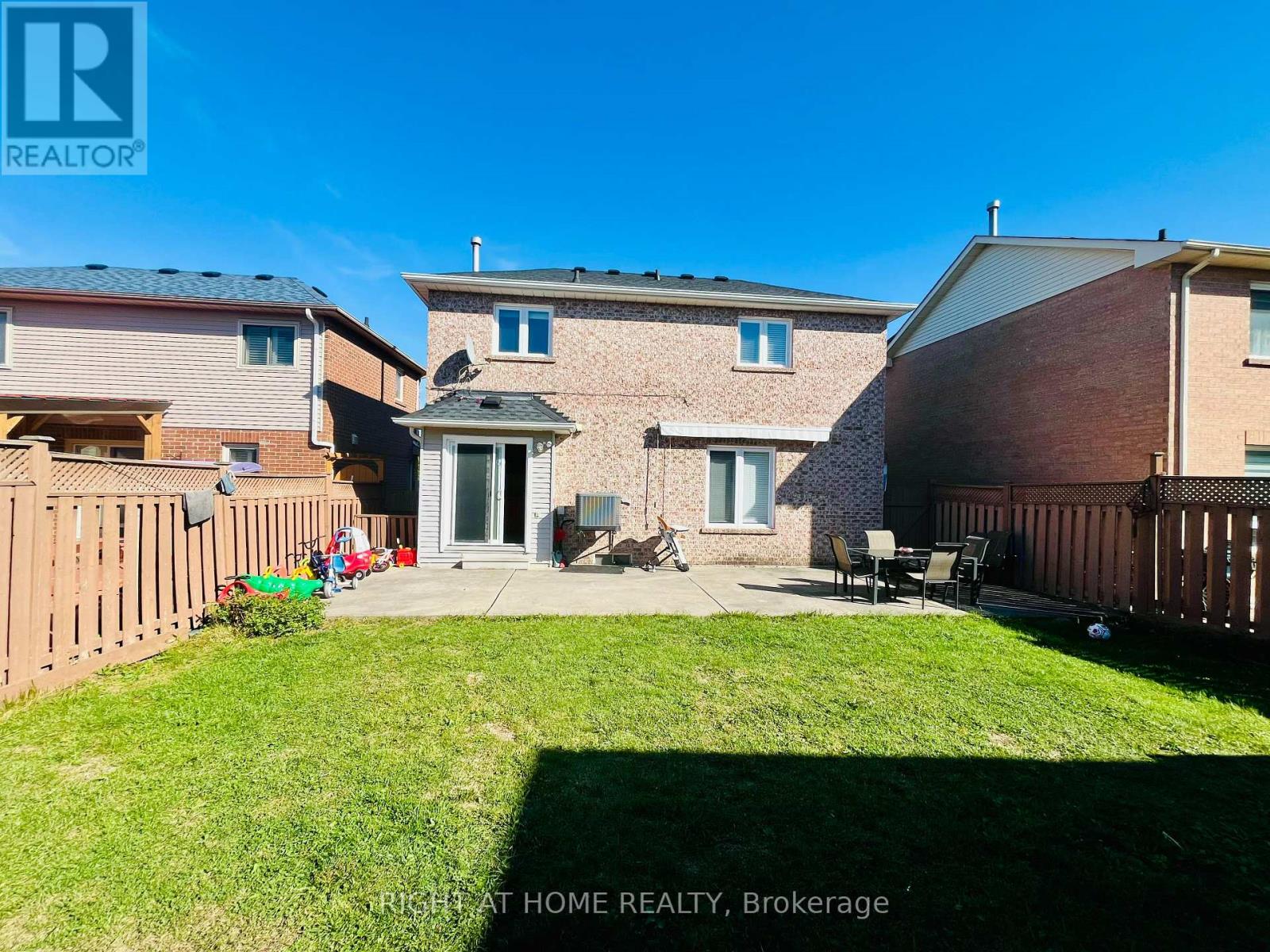 34 Drinkwater Road N, Brampton (Fletcher's West), Ontario  L6Y 4T5 - Photo 8 - W12353776
