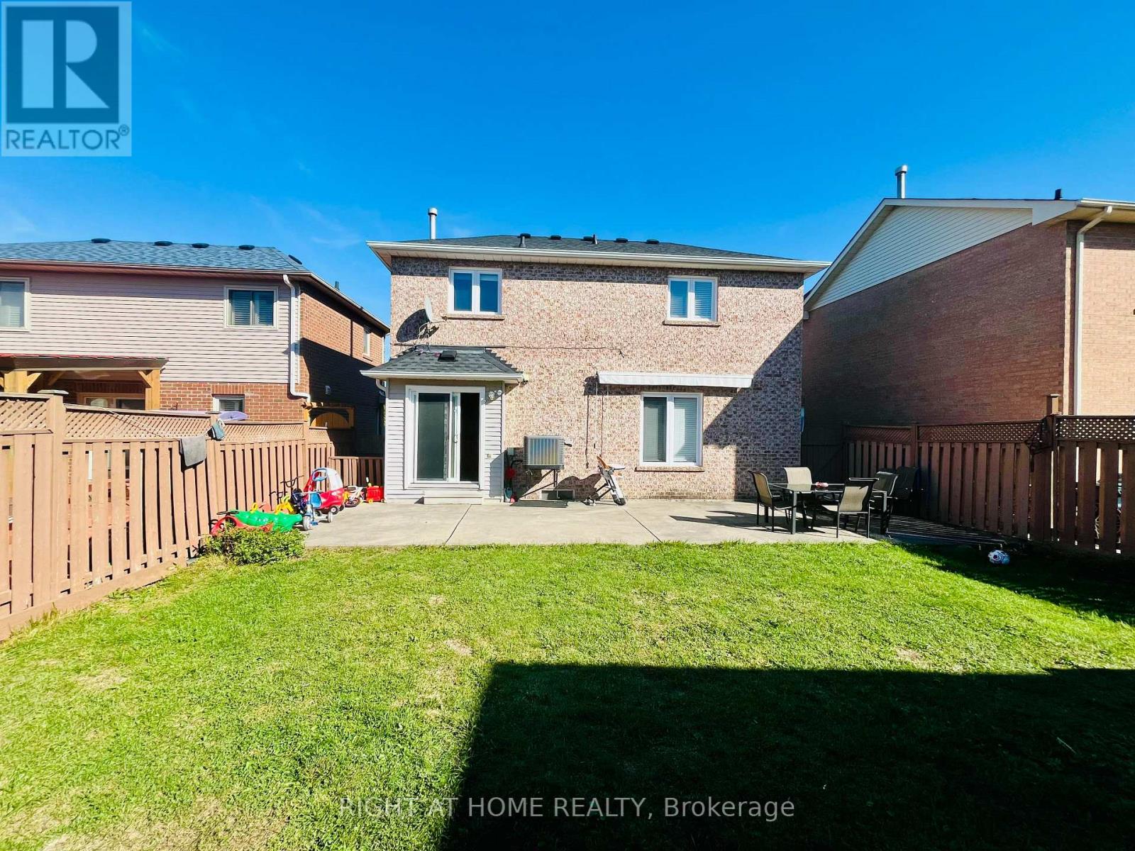 34 Drinkwater Road N, Brampton (Fletcher's West), Ontario  L6Y 4T5 - Photo 9 - W12353776