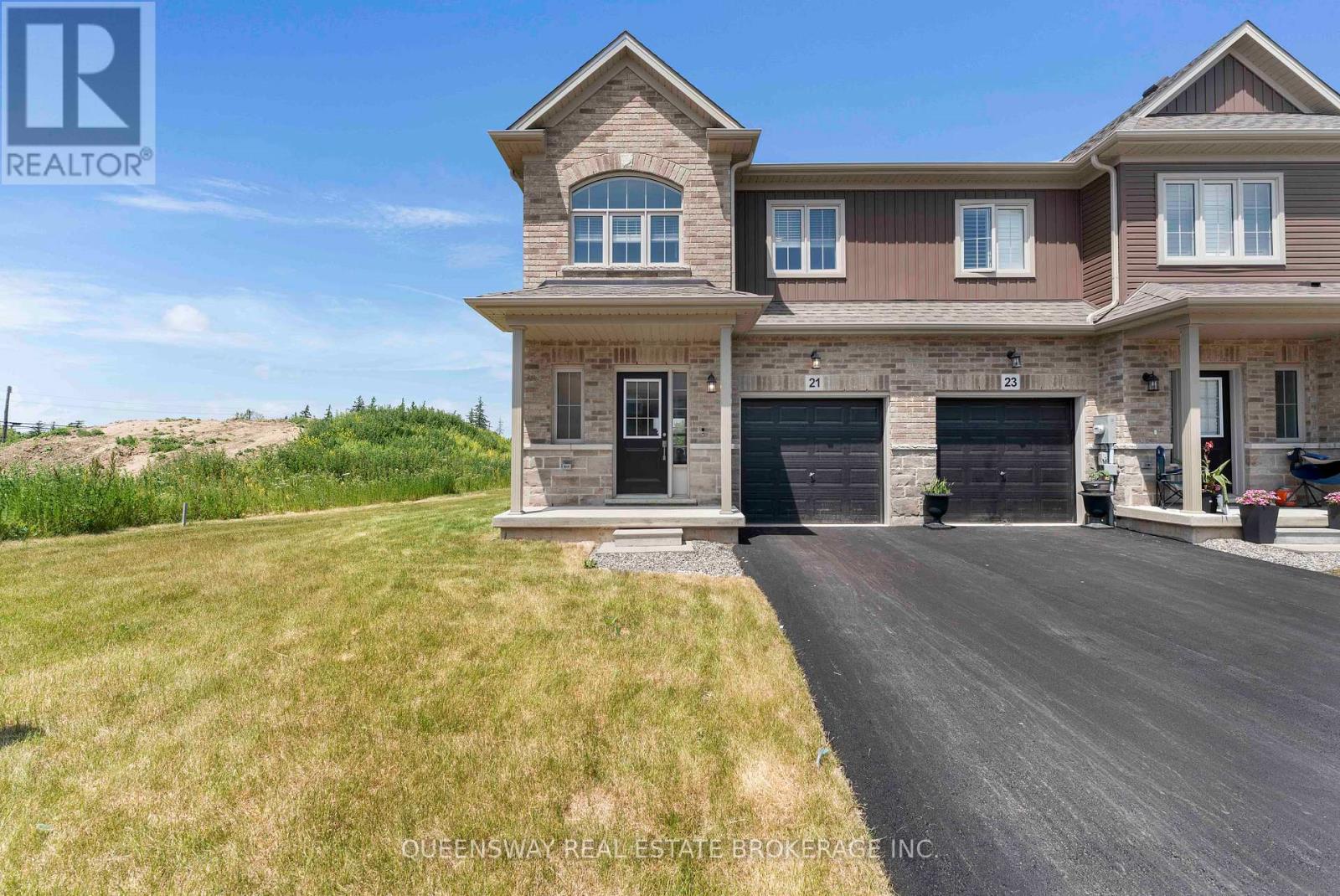 21 Zoe Lane, Hamilton, Ontario  L0R 1C0 - Photo 1 - X12353777