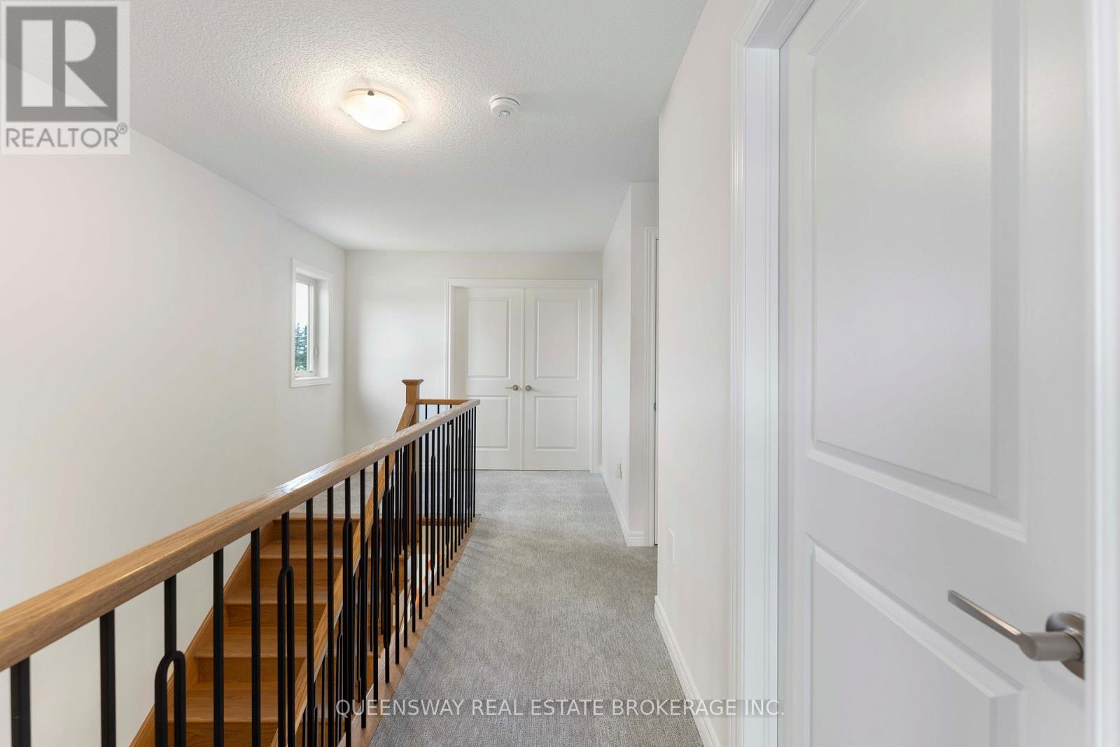 21 Zoe Lane, Hamilton, Ontario  L0R 1C0 - Photo 14 - X12353777