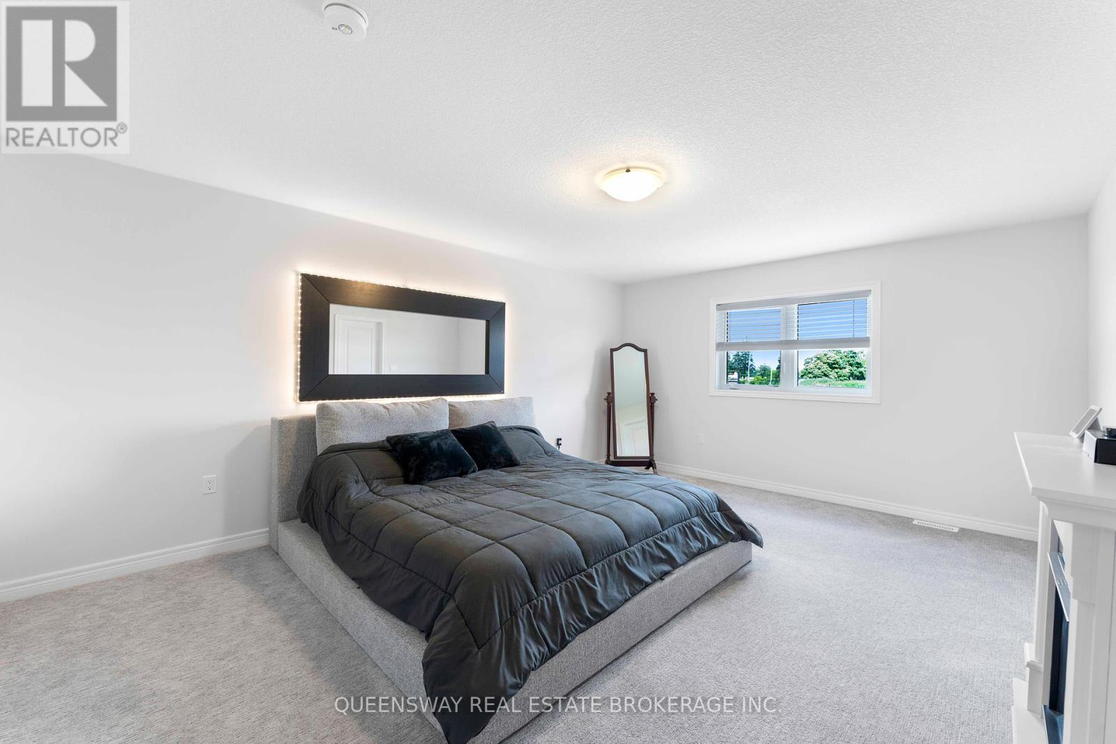 21 Zoe Lane, Hamilton, Ontario  L0R 1C0 - Photo 15 - X12353777