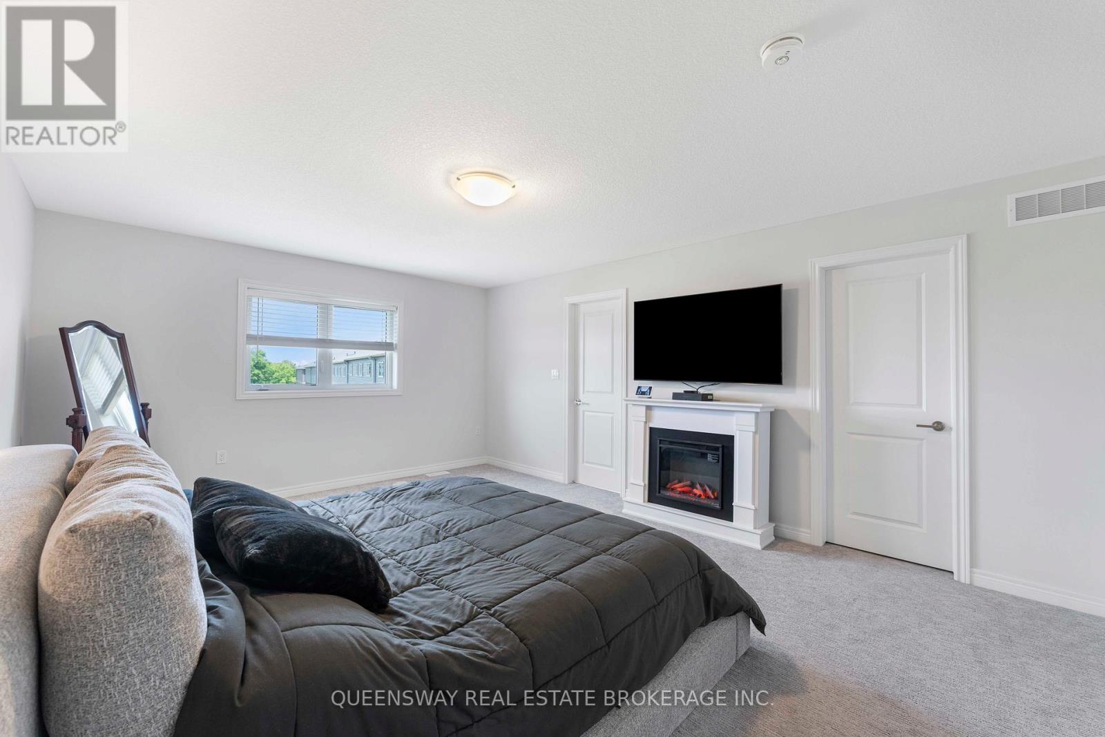 21 Zoe Lane, Hamilton, Ontario  L0R 1C0 - Photo 16 - X12353777