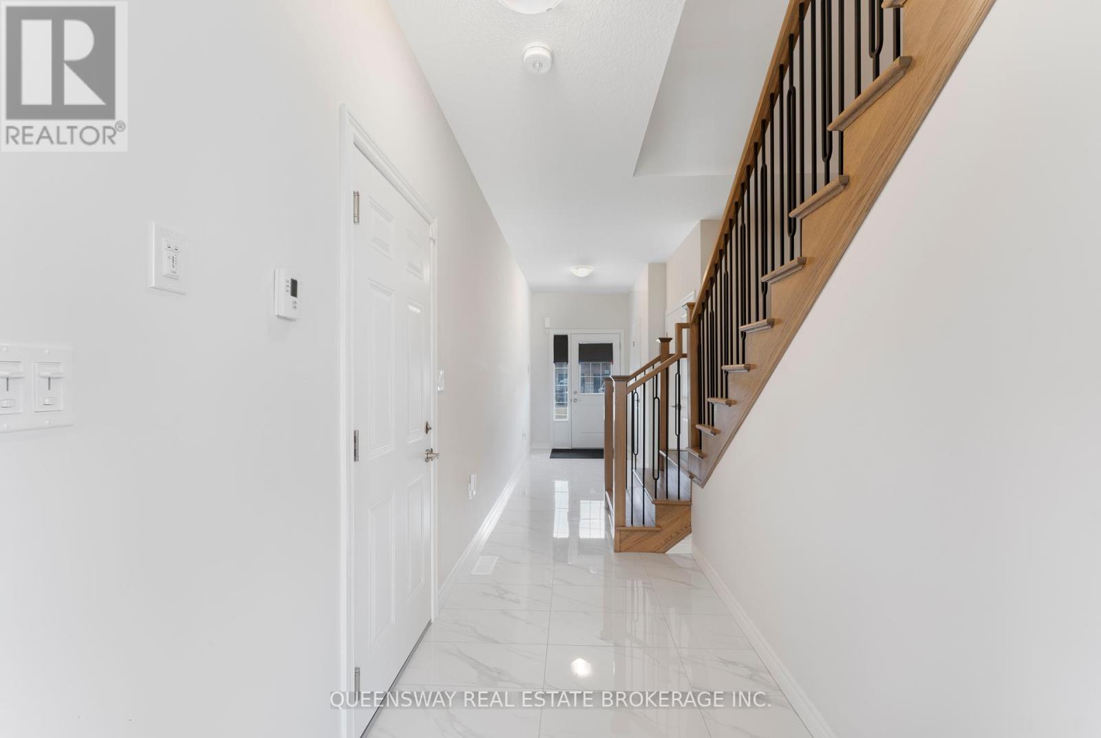 21 Zoe Lane, Hamilton, Ontario  L0R 1C0 - Photo 7 - X12353777