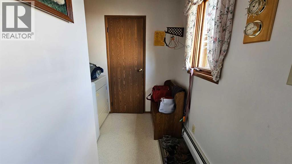 200 Loyalist Avenue, Veteran, Alberta  T0C 2S0 - Photo 9 - A2249394