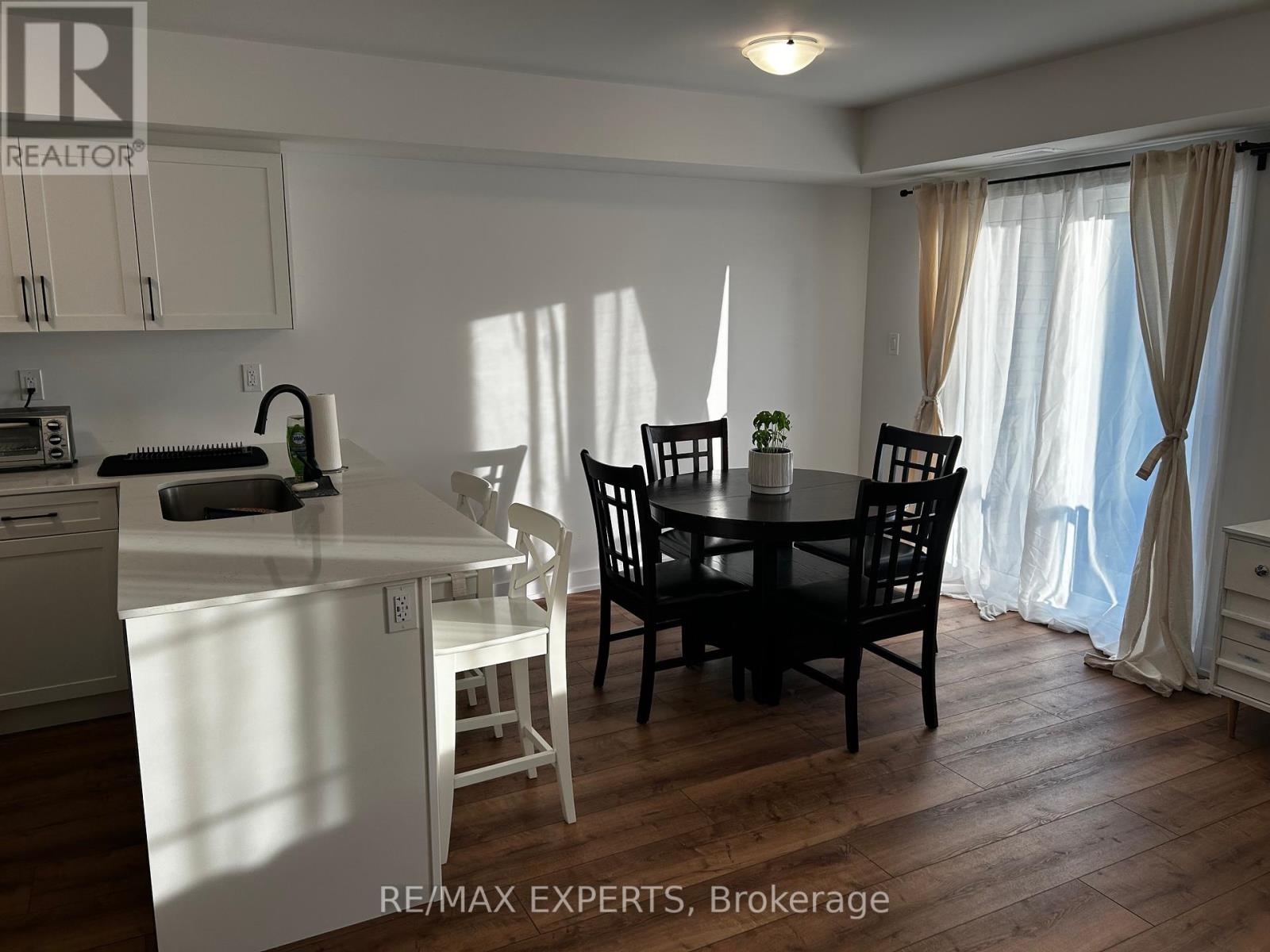 3 - 32 Wagon Lane, Barrie, Ontario  L9J 0C2 - Photo 4 - S12353803