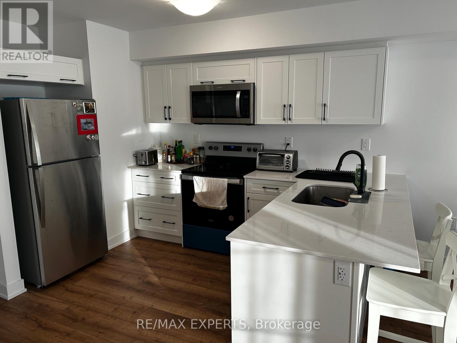3 - 32 Wagon Lane, Barrie, Ontario  L9J 0C2 - Photo 5 - S12353803
