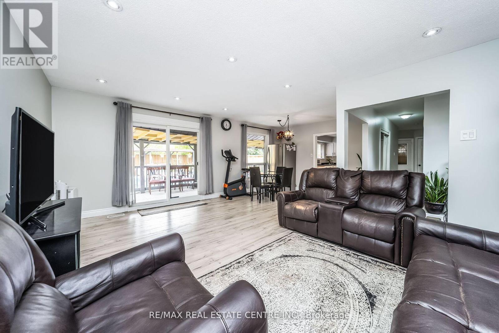 9 Watson Crescent, Brampton, Ontario  L6W 1E5 - Photo 14 - W12353788