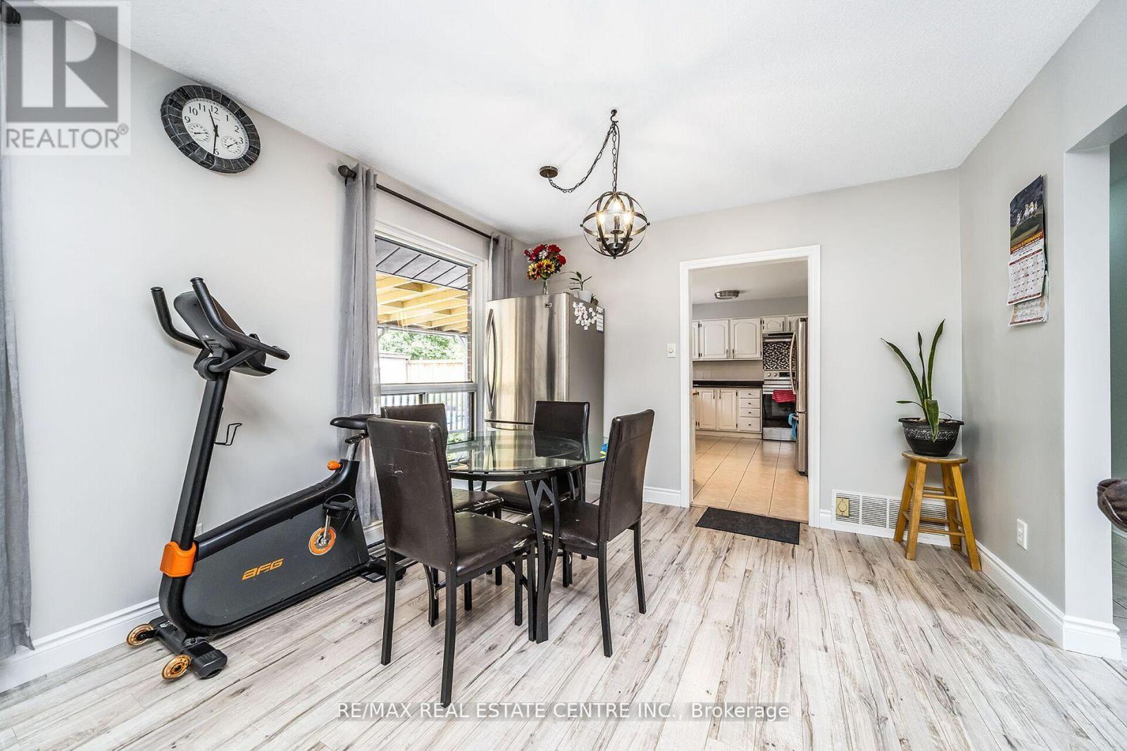 9 Watson Crescent, Brampton, Ontario  L6W 1E5 - Photo 15 - W12353788