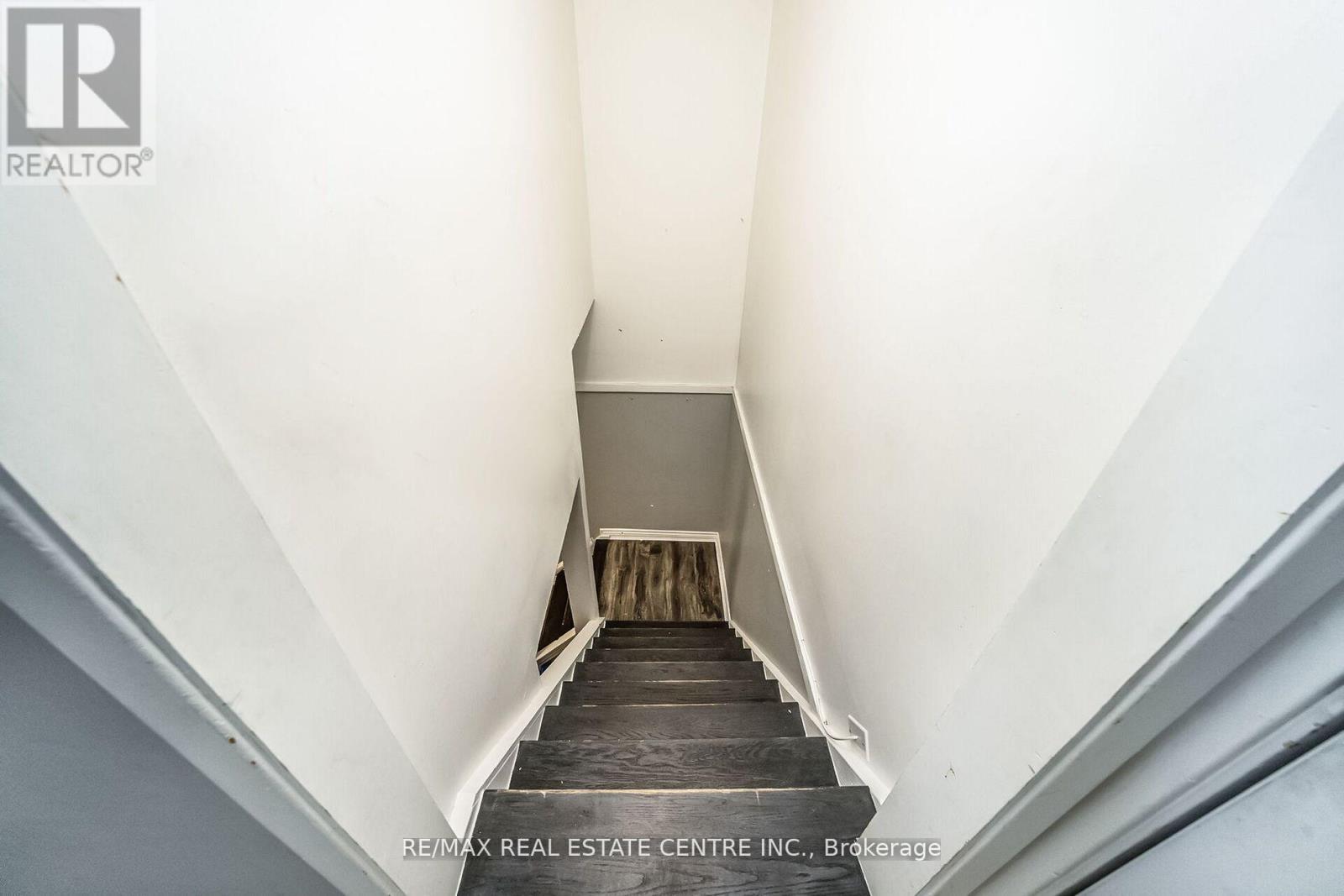 9 Watson Crescent, Brampton, Ontario  L6W 1E5 - Photo 28 - W12353788