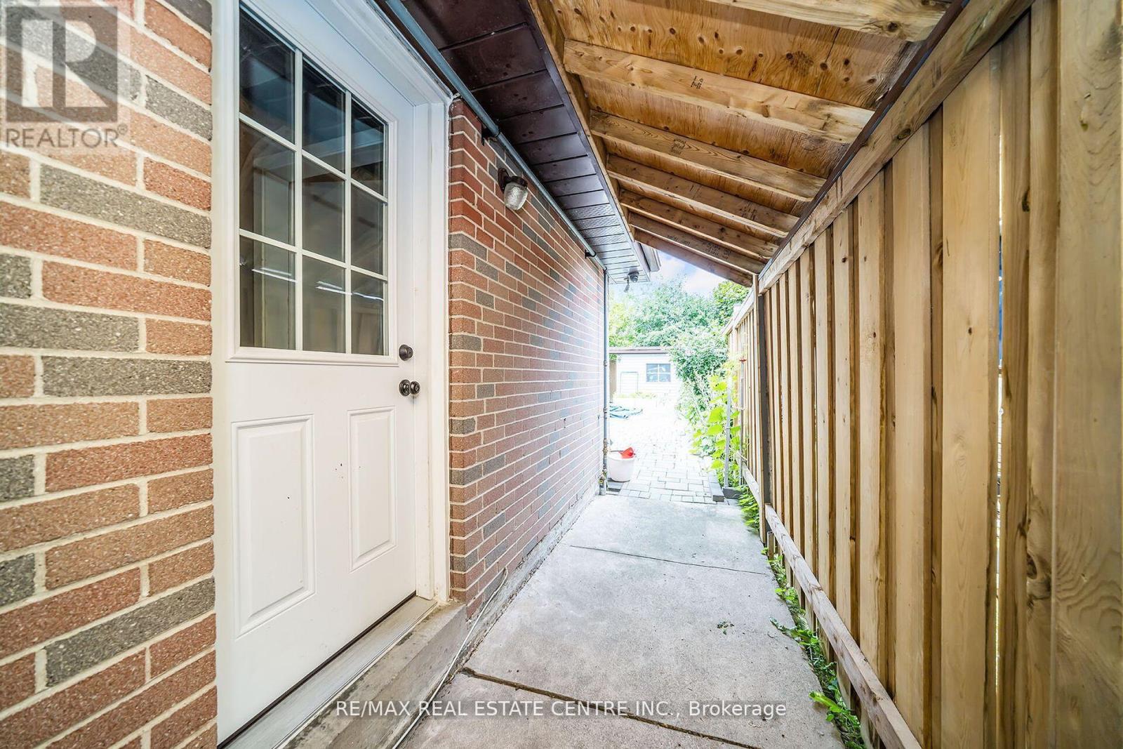 9 Watson Crescent, Brampton, Ontario  L6W 1E5 - Photo 38 - W12353788