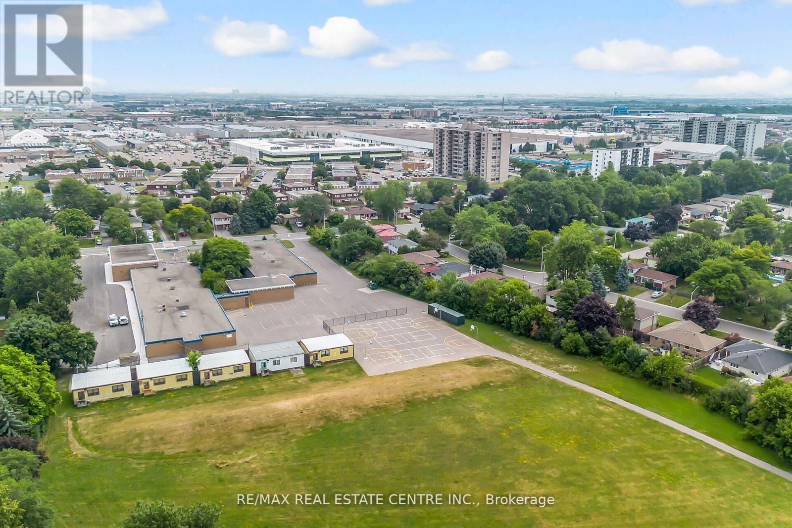 9 Watson Crescent, Brampton, Ontario  L6W 1E5 - Photo 41 - W12353788