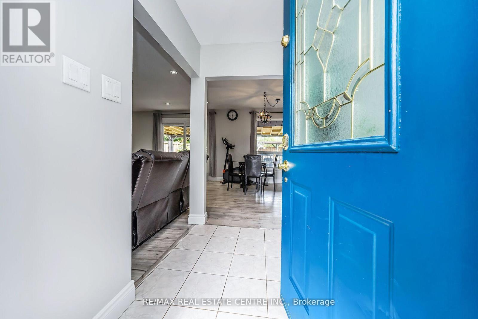 9 Watson Crescent, Brampton, Ontario  L6W 1E5 - Photo 9 - W12353788