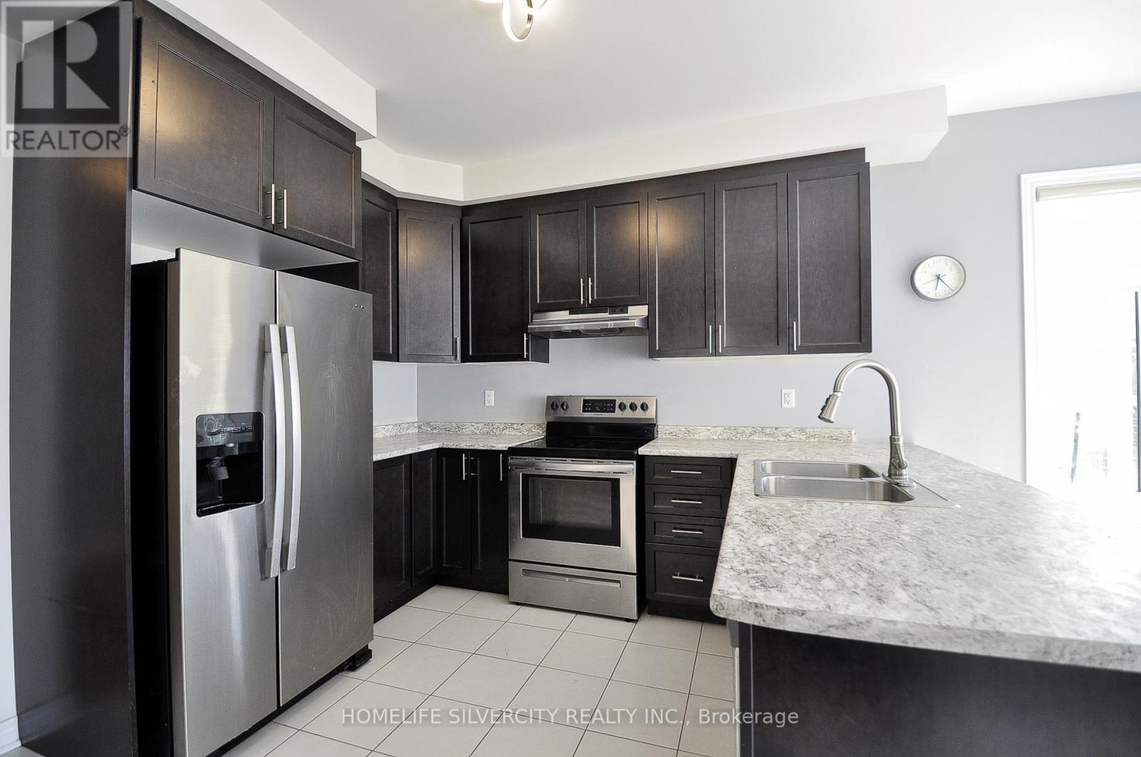 486 Thompson Street, Woodstock, Ontario  N4T 0G8 - Photo 8 - X12353787