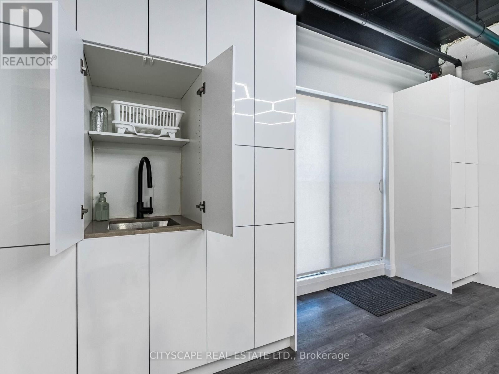 202 - 105 Brockhouse Road, Toronto, Ontario  M8W 2W8 - Photo 35 - W12353683