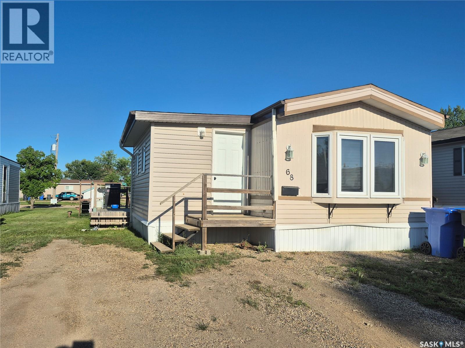 68 106 1st Avenue Sw, Weyburn, Saskatchewan  S4H 2J1 - Photo 2 - SK016000