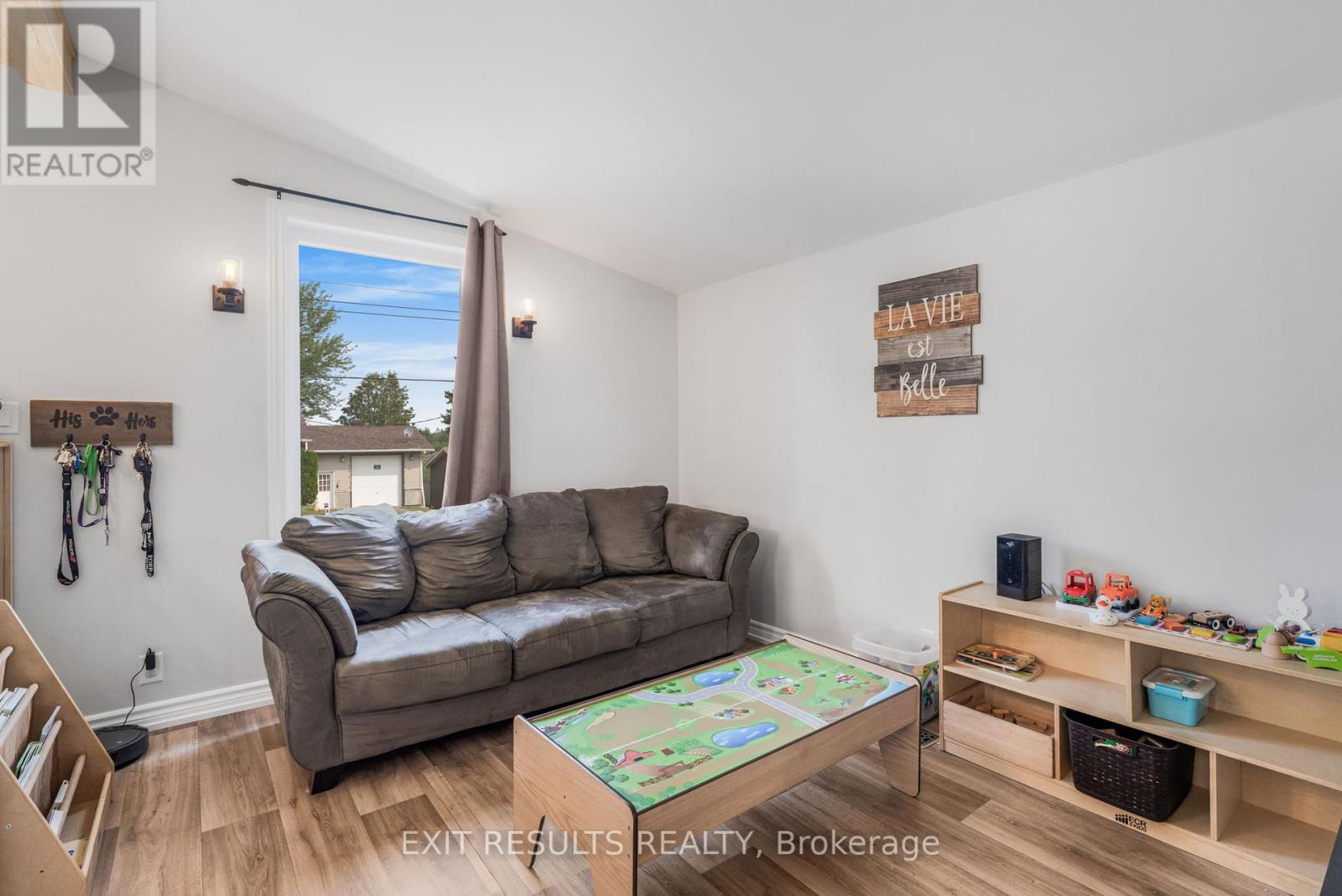 2250 Lapointe Street, Clarence-Rockland, Ontario  K0A 1E0 - Photo 6 - X12353872