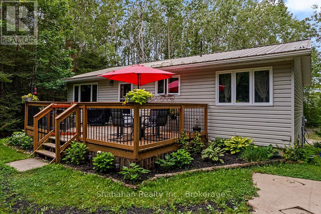 175 Warner Bay Road, Northern Bruce Peninsula, Ontario  N0H 2R0 - Photo 6 - X12353845