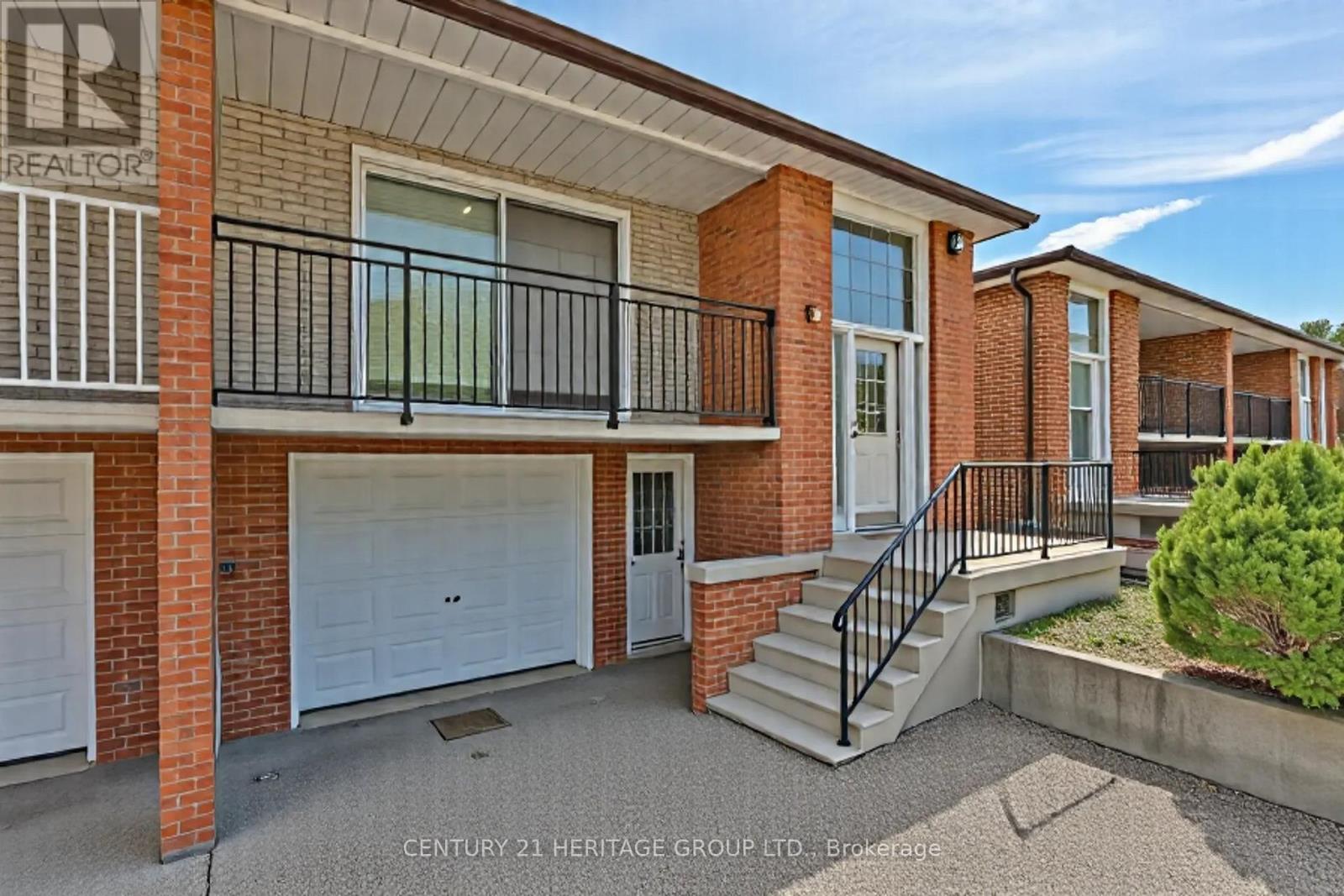 107 Hazelnut Crescent, Toronto, Ontario  M2J 4W4 - Photo 2 - C12353862