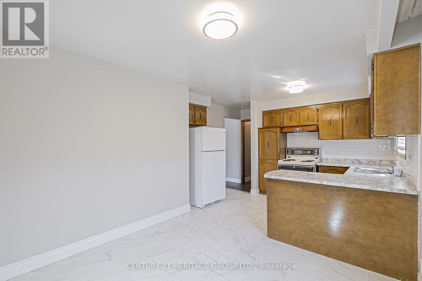107 Hazelnut Crescent, Toronto, Ontario  M2J 4W4 - Photo 6 - C12353862
