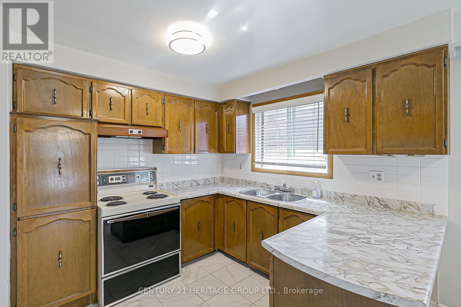 107 Hazelnut Crescent, Toronto, Ontario  M2J 4W4 - Photo 7 - C12353862