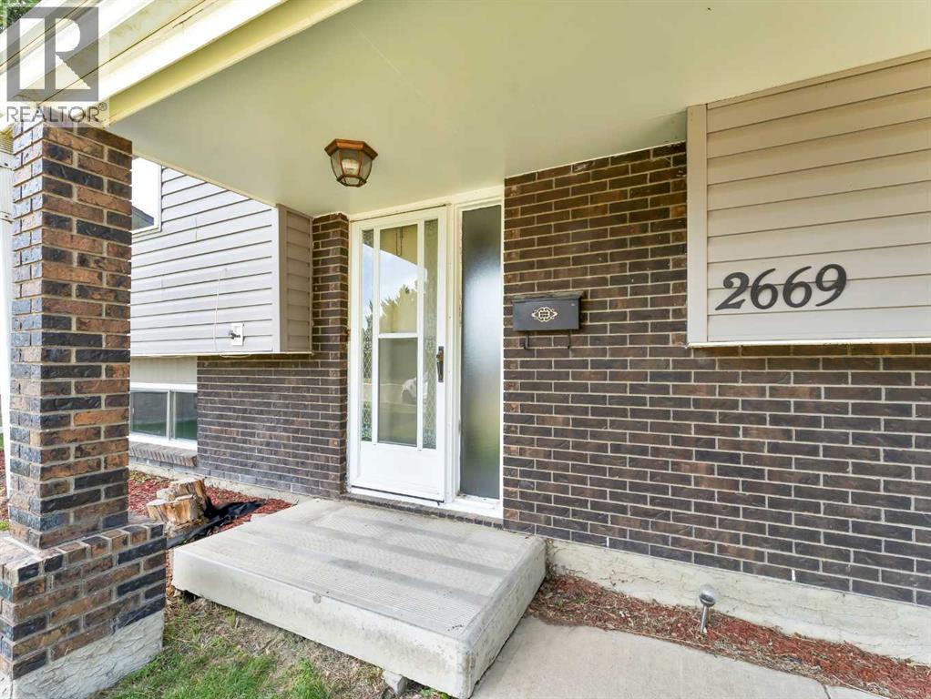 Property at 2669 24 Street SE image 4