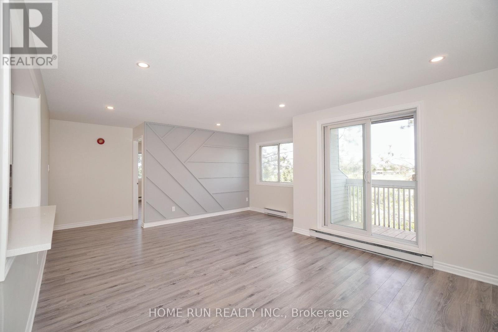 303 - 214 Viewmount Drive, Ottawa, Ontario  K2E 7X3 - Photo 4 - X12353891