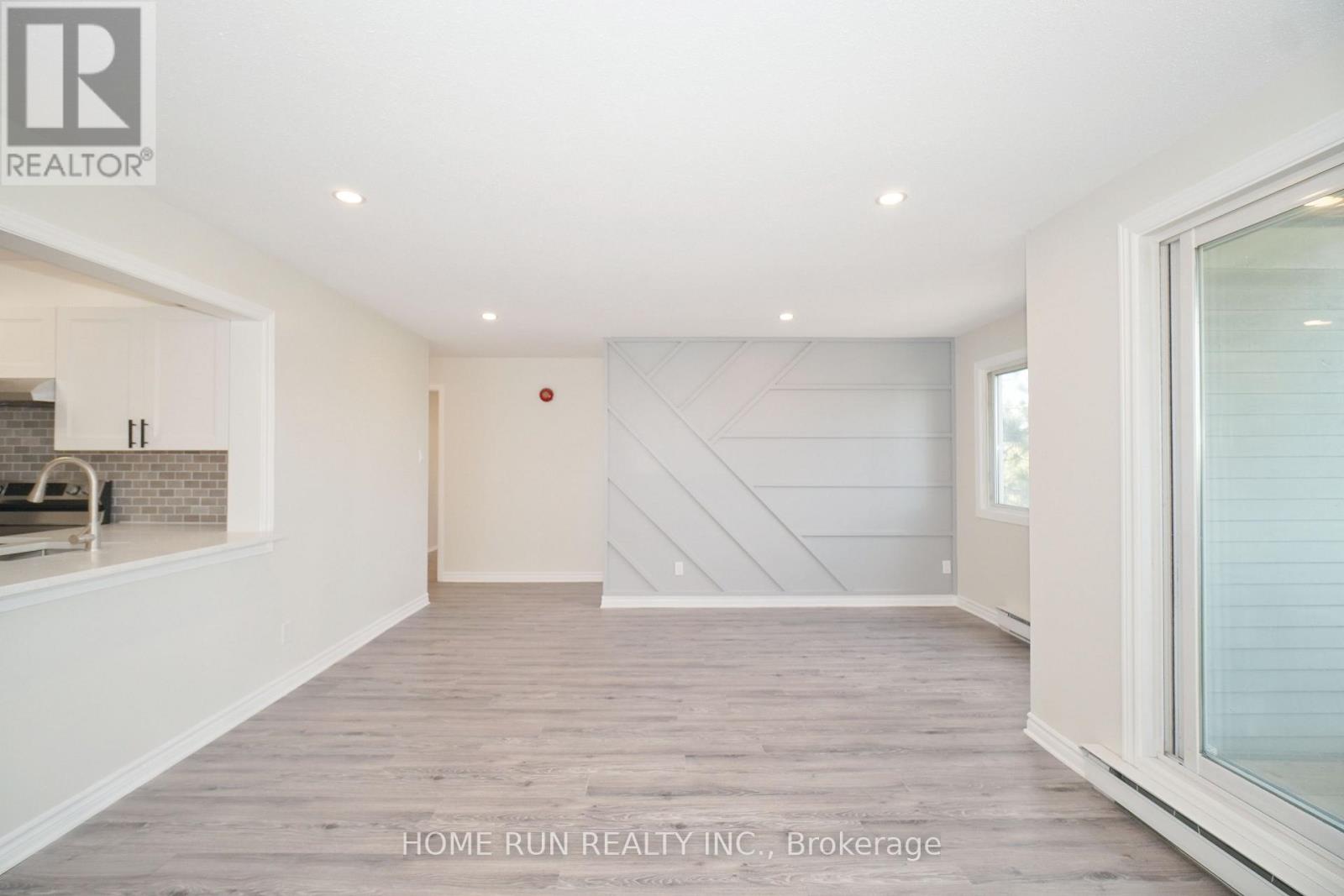 303 - 214 Viewmount Drive, Ottawa, Ontario  K2E 7X3 - Photo 7 - X12353891